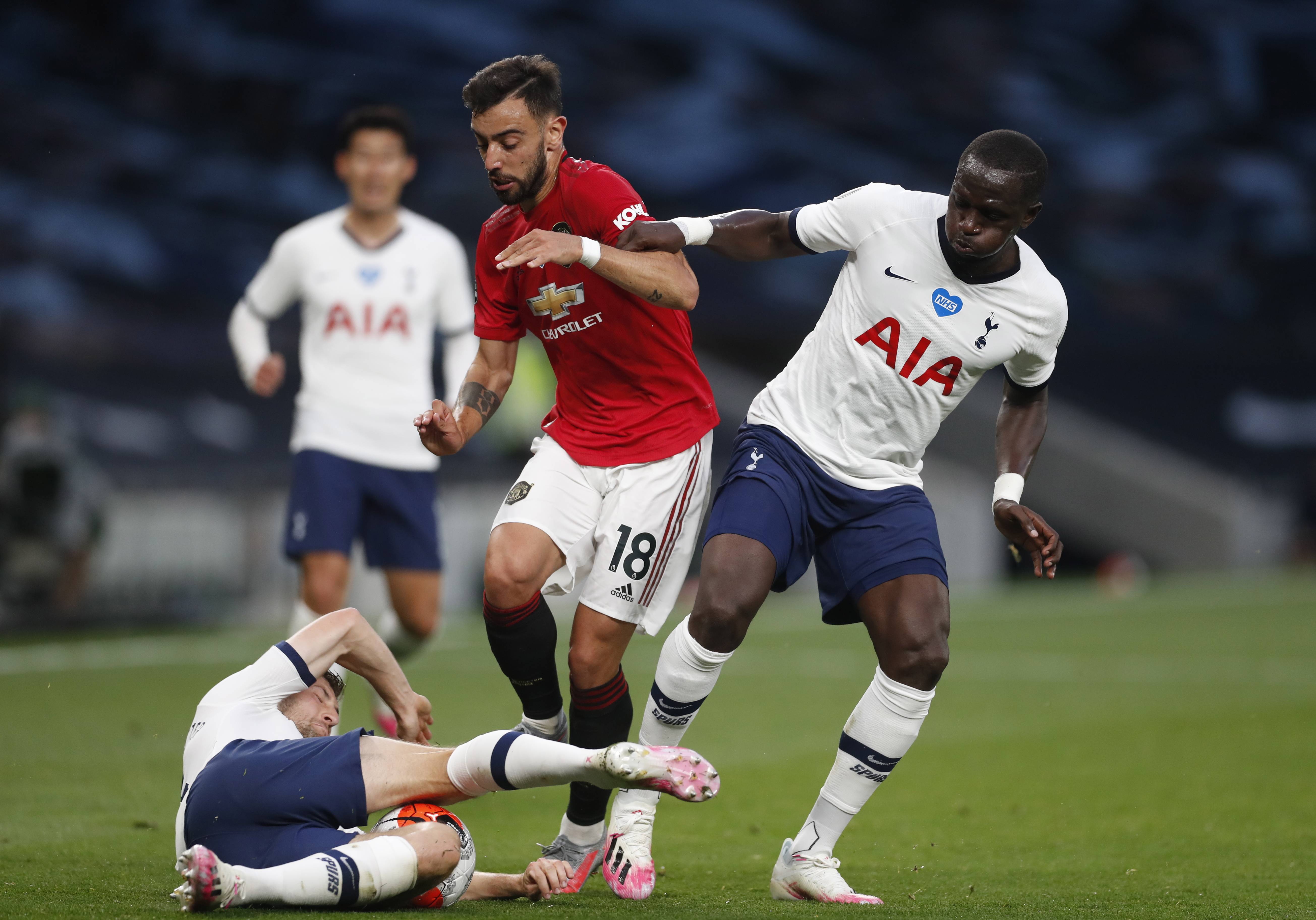 中场穿插以 中场穿插以